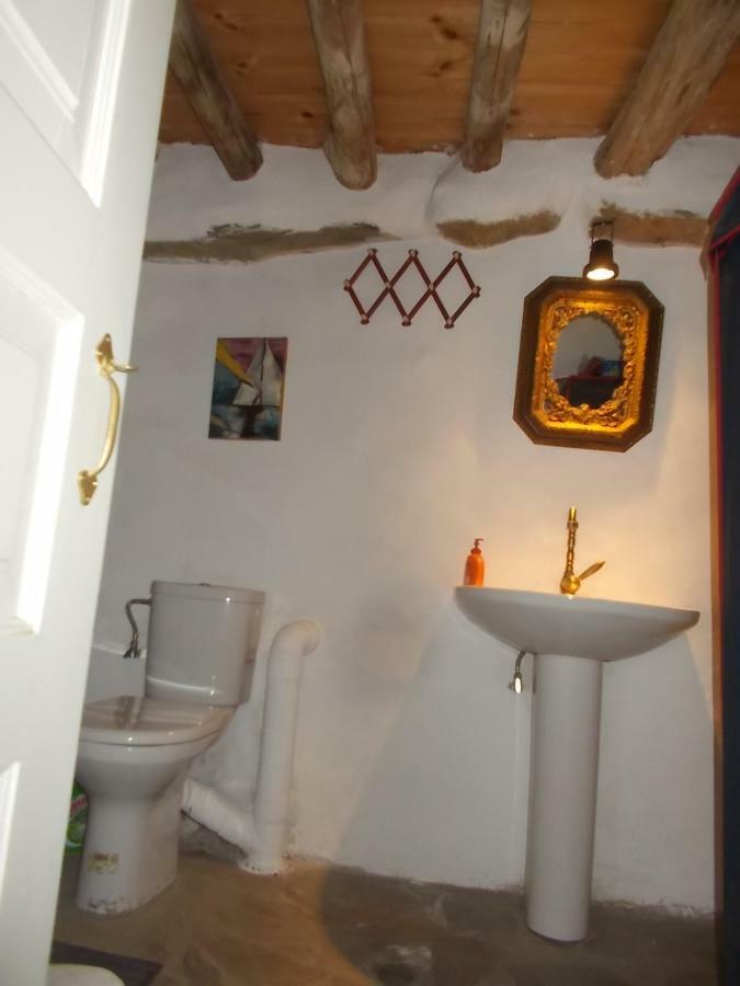 Cyclades Olive Museum'S Guest House Pitrofos Exterior photo